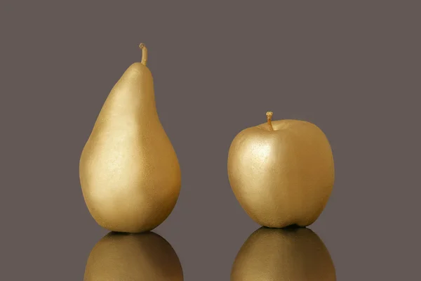 Pêra dourada e maçã — Fotografia de Stock
