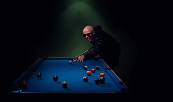 Trendy pool player in a leather jacket — Stock Photo, Image