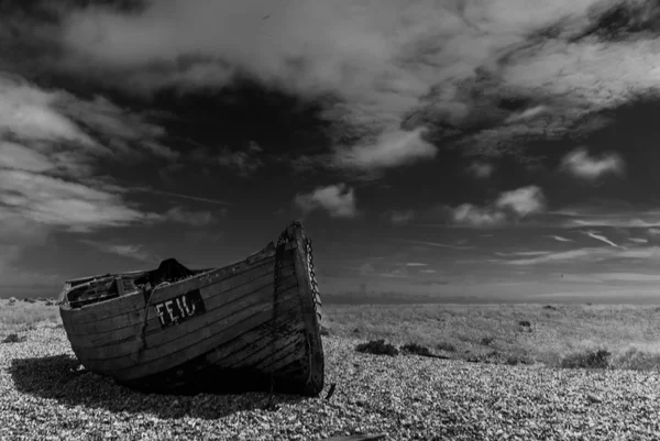 Barca da pesca abbandonata a Dungeness . — Foto Stock