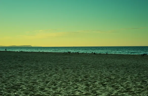 Glowing sunrise or sunset over a calm ocean — Stock Photo, Image