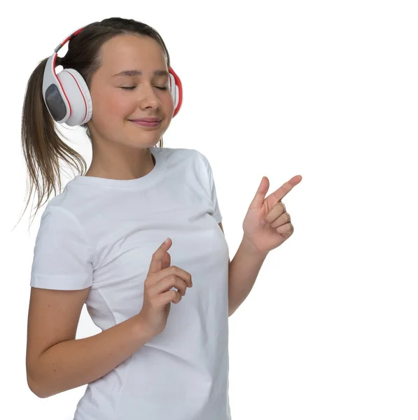 Atraktivní holčička těší její hudbu — Stock fotografie