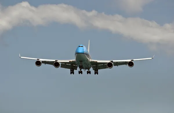 Transporte aéreo: avión de pasajeros . — Foto de Stock