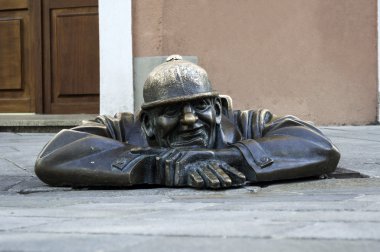 cumil, bratislava heykeli.
