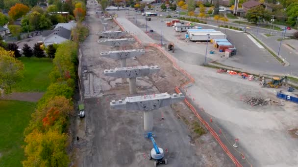 Pierrefonds Roxboro カナダ 2021年10月3日 大モントリオール地域の主要な公共交通機関である新しい自動化されたライトレールネットワーク Rem Reseau Express Metropolitain の建設現場 — ストック動画