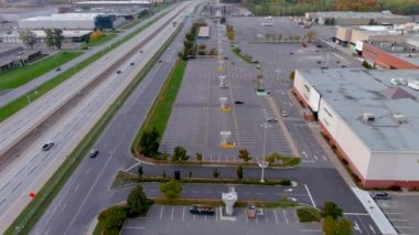 Pointe Claire, Montreal 'deki REM' in (Metropolitan Express Network) inşaat alanının 4K kamera görüntüsü.  