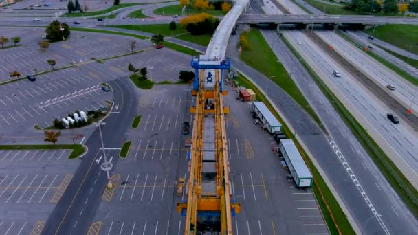 Montreal Canadá Octubre 2021 Tráfico Fluye Sin Problemas Intersección Jean — Vídeo de stock
