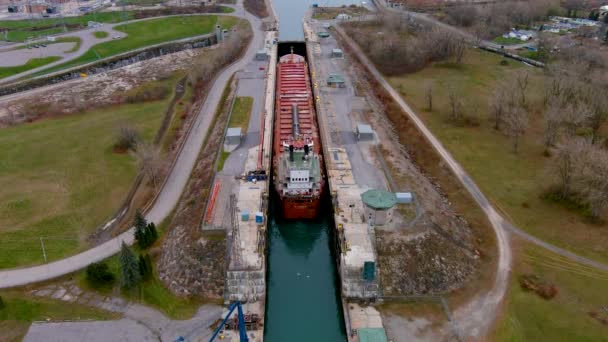 Samonakládající Loď Připravuje Přeplutí Zdymadel Kanálu Beauharnois Lawrence Seaway Poblíž — Stock video