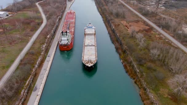 Beauharnois Salaberry Quebec Canada November 2021 Two Cargo Ships Maneuver — Stock Video