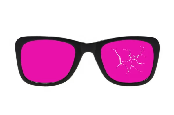 Kaputte rosafarbene Brille aus nächster Nähe betrachtet. — Stockfoto