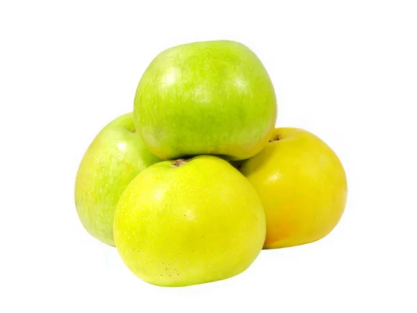 Altura de maçãs verdes maduras.Isolado . — Fotografia de Stock
