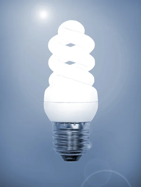Lampe à économie d'énergie . — Photo