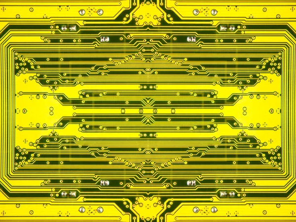 Microcircuito elettronico giallo. Sfondo . — Foto Stock