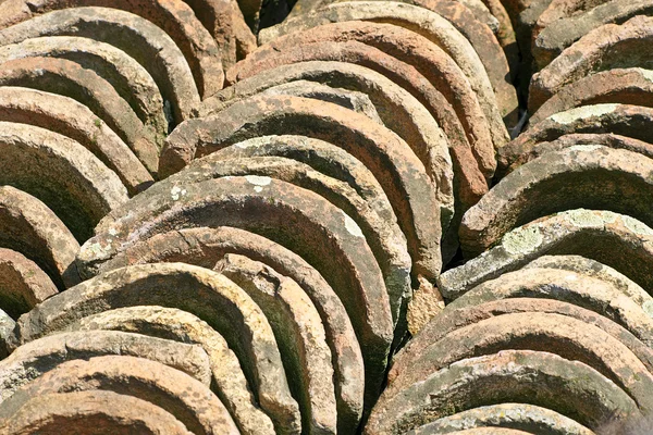 Pilas de baldosas cerámicas antiguas como fondo . —  Fotos de Stock