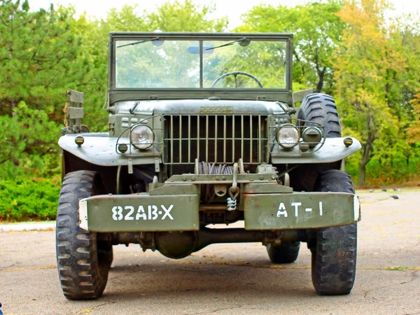 Автомобили Dodge WC61 Армия США, историческая реконструкция Второй мировой войны . — стоковое фото