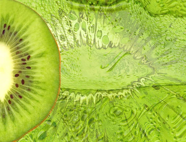 Hälfte der grünen Kiwi-Scheibe auf grünem abstrakten Hintergrund. — Stockfoto