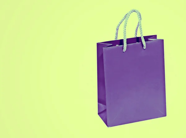 Empty purple shopping bag. — Stock Photo, Image