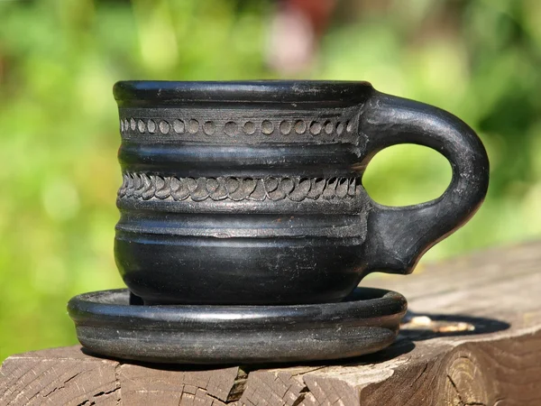 Vieja taza de cerámica árabe negro tomada de cerca . — Foto de Stock