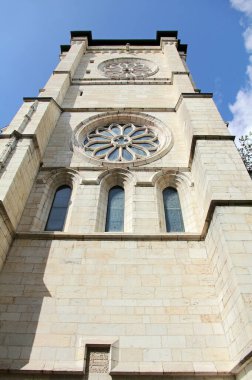 Cenevre Saint Pierre Katedrali 'nin batı tarafı. Vitraylı pencereleri var. İsviçre Cenevre 'deki Saint Pierre Katedrali.