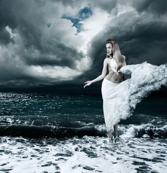 Mystic godin in stormachtige zee — Stockfoto