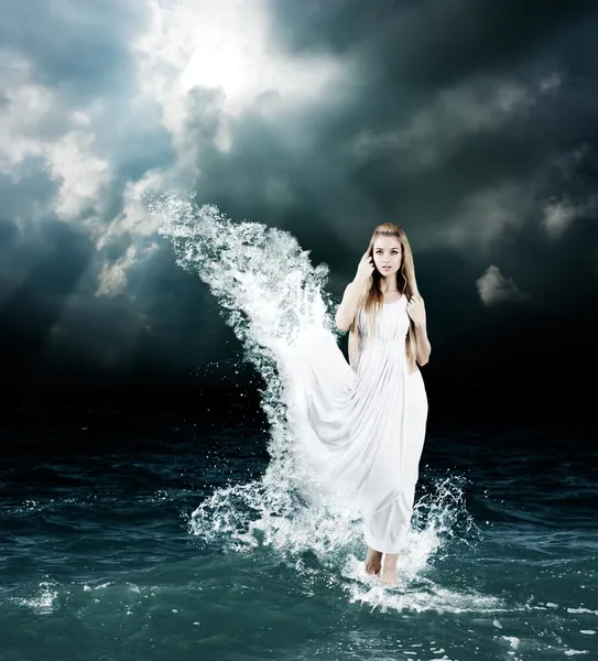 Mystic godin in stormachtige zee — Stockfoto