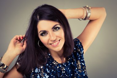 disko parti kız portre ile dumanlı gözler makyaj