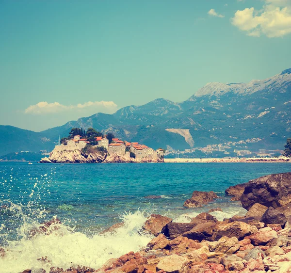 Sveti stefan island in montenegro am adriatischen meer — Stockfoto