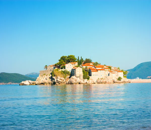 Sveti stefan island in montenegro am adriatischen meer — Stockfoto