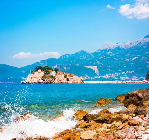 Isla Sveti Stefan en Montenegro en el Mar Adriático —  Fotos de Stock