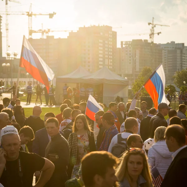 明斯克，2014 年 5 月 9 日在白俄罗斯明斯克白俄罗斯-5 月 9 日-俄罗斯国旗。冰上曲棍球锦标赛开幕. — 图库照片