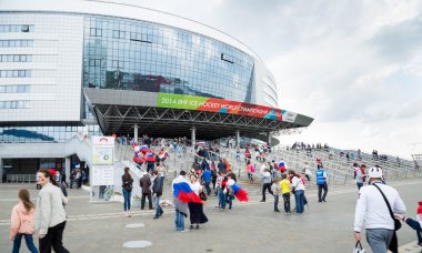 Minsk, Beyaz Rusya - Mayıs 9 - Rus taraftarları önünde 9 Nisan 2014 Belarus minsk arena. buz hokeyi Şampiyonası açılış.