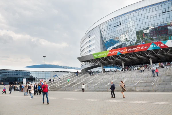 MINSK, BELARUS - 9 de mayo - Minsk Arena el 9 de mayo de 2014 en Bielorrusia. Apertura del campeonato de hockey sobre hielo . —  Fotos de Stock