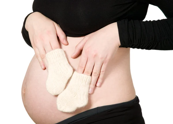 Mujer manos sosteniendo calcetines de bebé — Foto de Stock