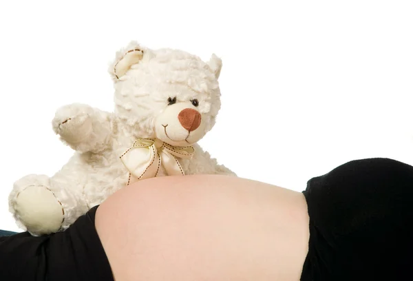 Embarazada hold oso cerca de vientre — Foto de Stock