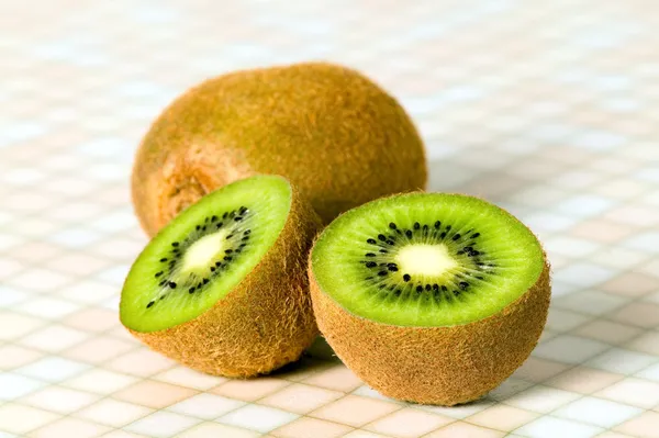 Green cutout fruit kiwi on the table — Stock Photo, Image