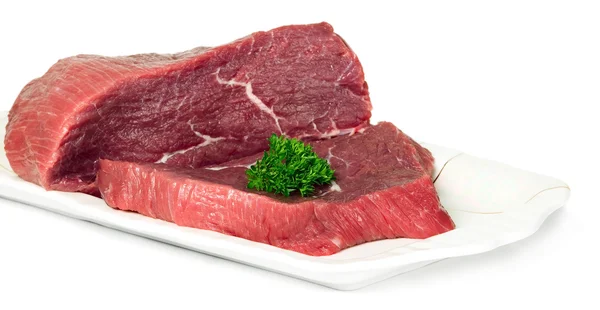Сире нарізане м'ясо на тарілці — стокове фото