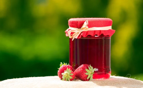 Red strawberries and jam on the table — Stock Photo, Image