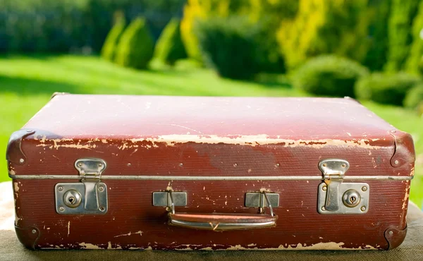 Vintage vieja maleta marrón —  Fotos de Stock