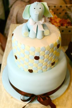 fil rakam ile kutlama pastası