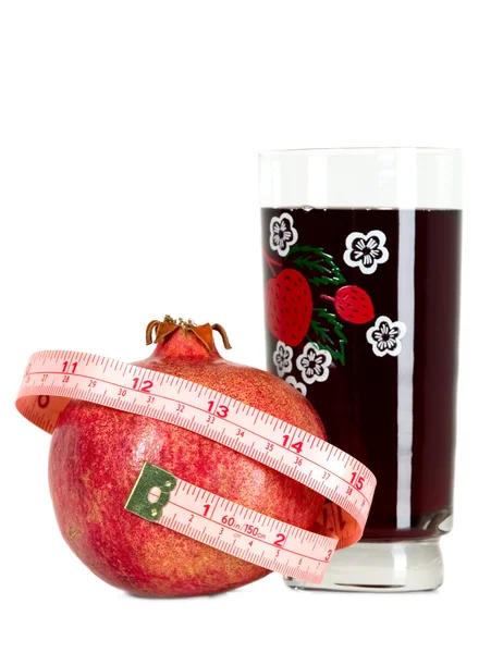 Вкусный фруктовый гранат с измерительной лентой — стоковое фото