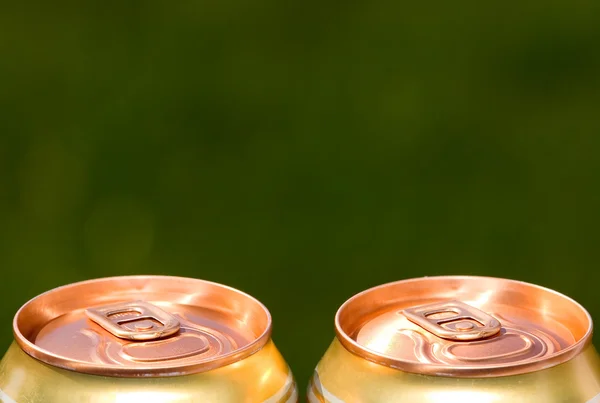 Latas de cerveza de metal, sin abrir — Foto de Stock