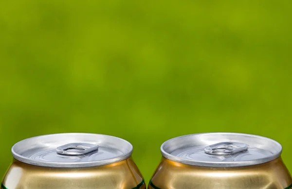 Latas de cerveza de metal, sin abrir — Foto de Stock