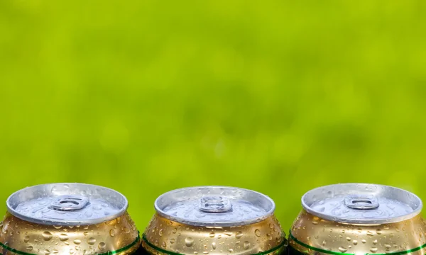Latas de cerveza de metal, sin abrir — Foto de Stock