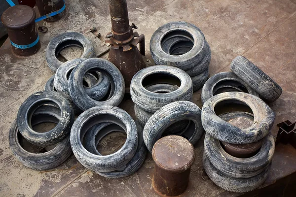 Old Car Tires Dock Environmental Pollution — 图库照片