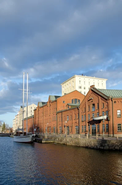 gün batımında Helsinki.