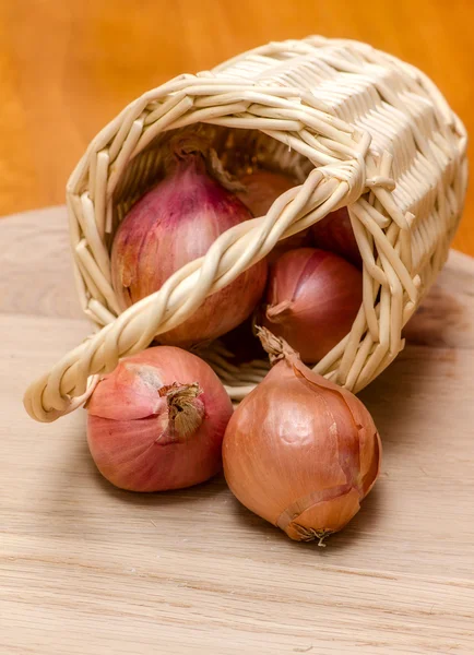 Cesta de cebollas . —  Fotos de Stock