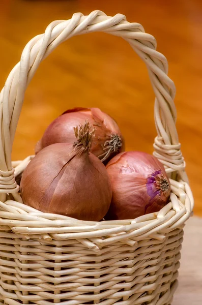 Cesta de cebollas . —  Fotos de Stock