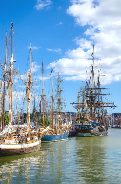 Vintage zeilboot regatta in helsinki. — Stockfoto