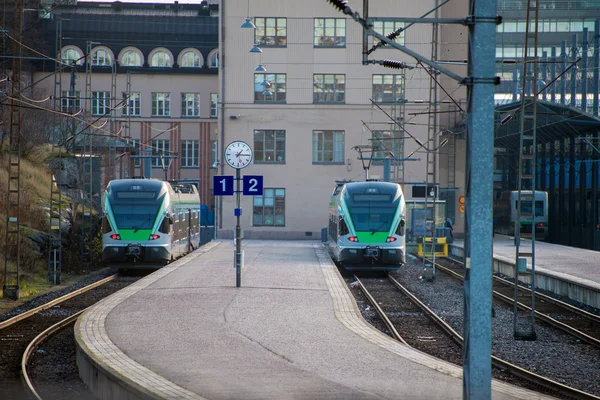 Züge am Bahnhof. — Stockfoto