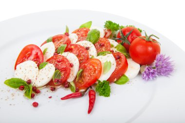 Caprese salatası