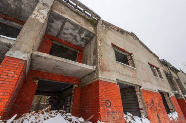 Balashikha, Rusya - 5 Aralık 2021: Bitmemiş kulübe yerleşimi 